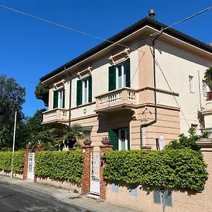 Pura Vida Frühstückspension Viareggio